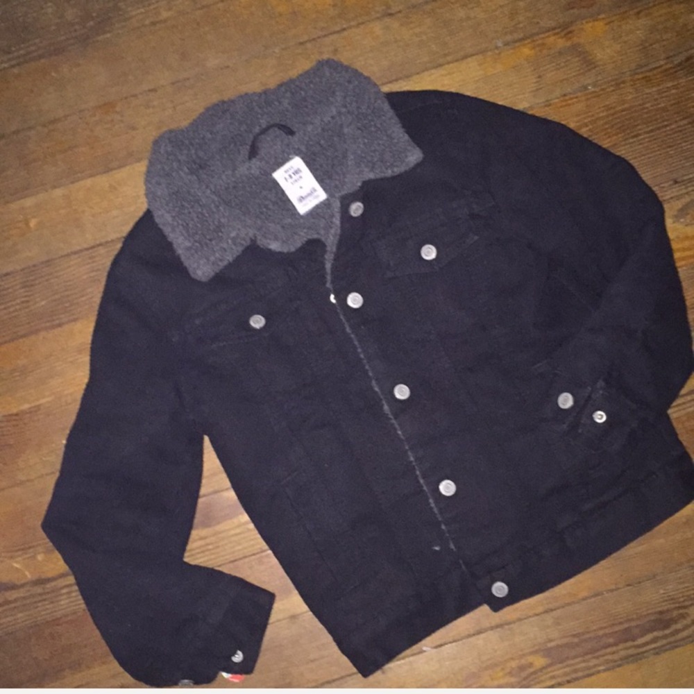 Size 6/7 black bomber jacket